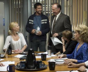 Still of Katherine Heigl, Gerard Butler, John Michael Higgins, Cheryl Hines, Nick Searcy and Bree Turner in The Ugly Truth