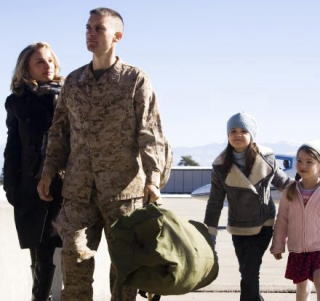 Still of Natalie Portman, Tobey Maguire, Bailee Madison and Taylor Geare in Brothers