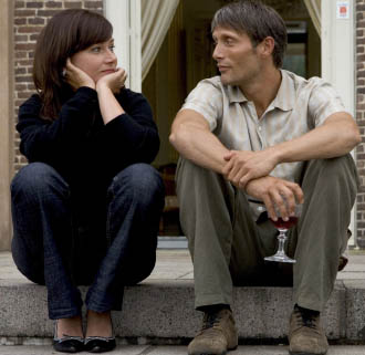 photo of efter brylluppet,  mads mikkelsen, sidse babett knudsen
